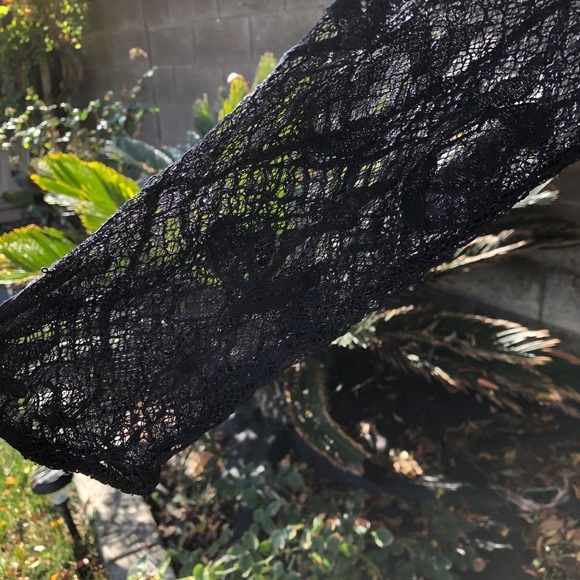 Black Beautiful lace blouse with ruffle xxl - Picture 5 of 11